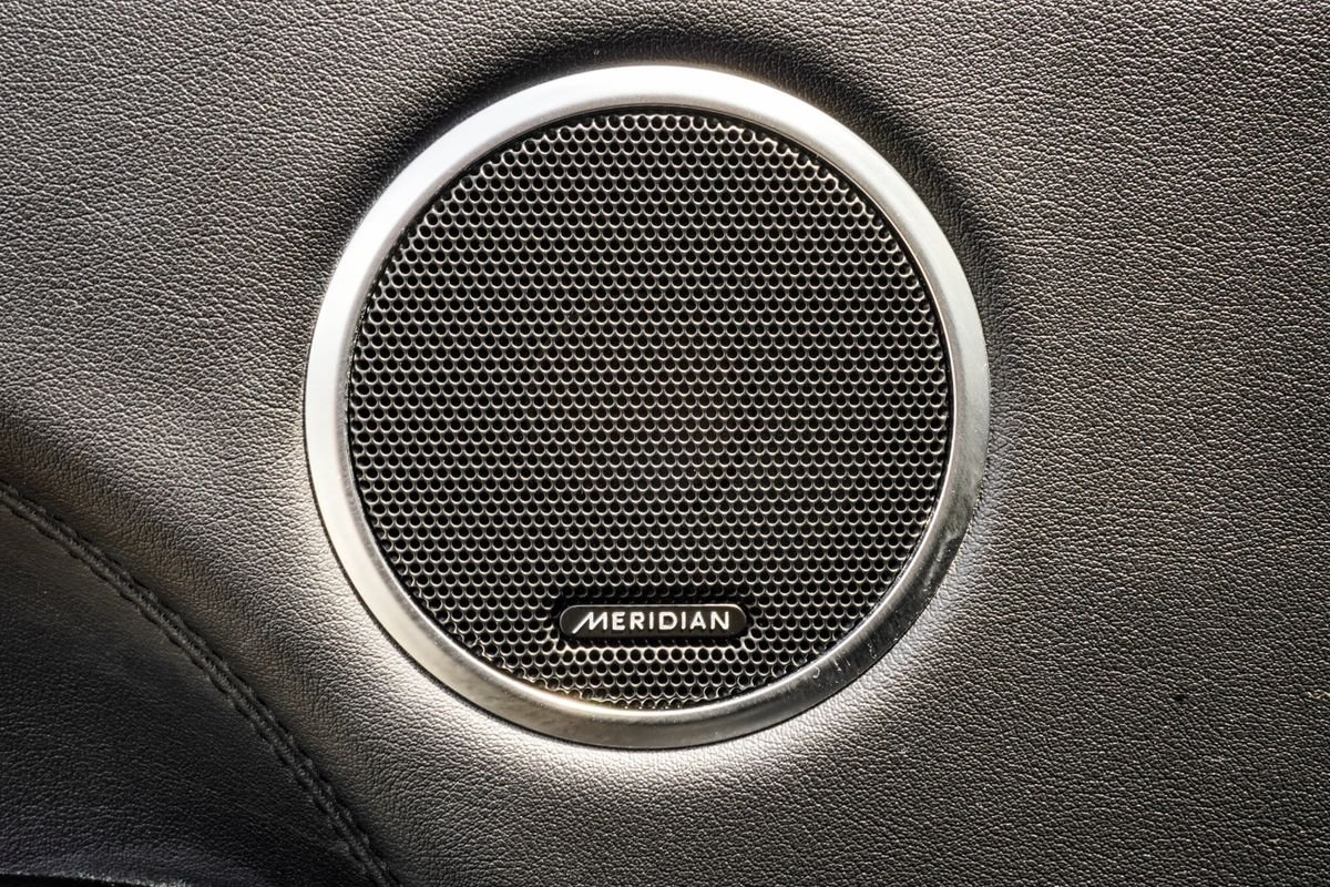 Used 2022 Silver Land Rover HSE Silver Edition image 37