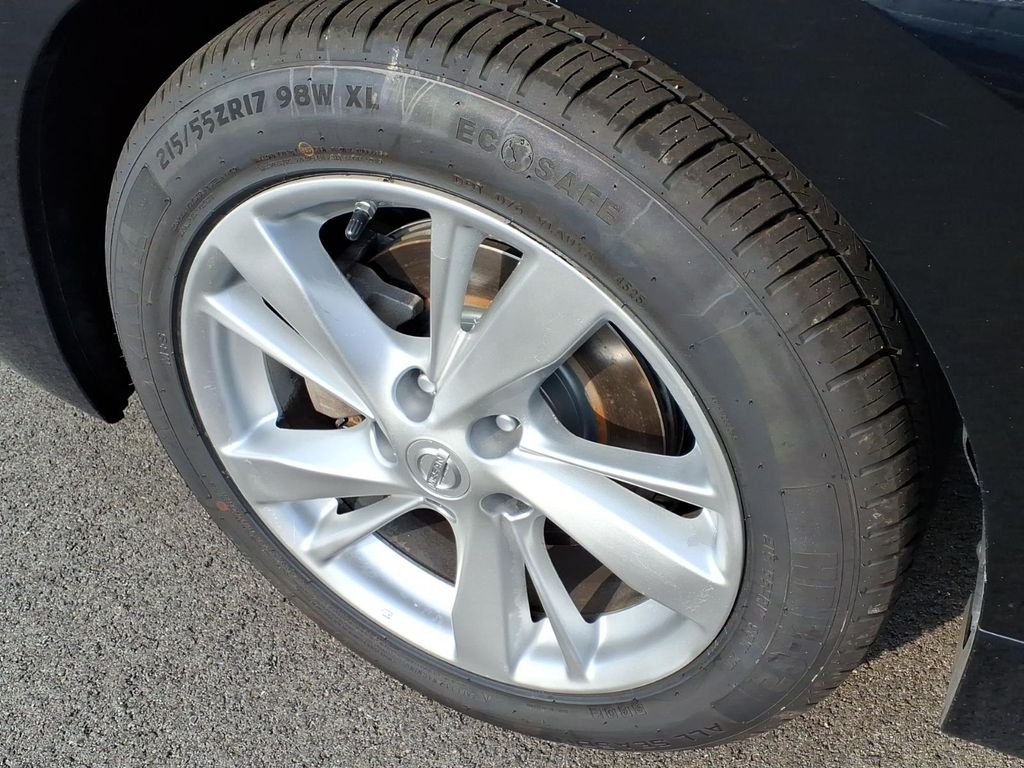 Used 2015 Super Black Clearcoat Nissan 2.5 SV image 17