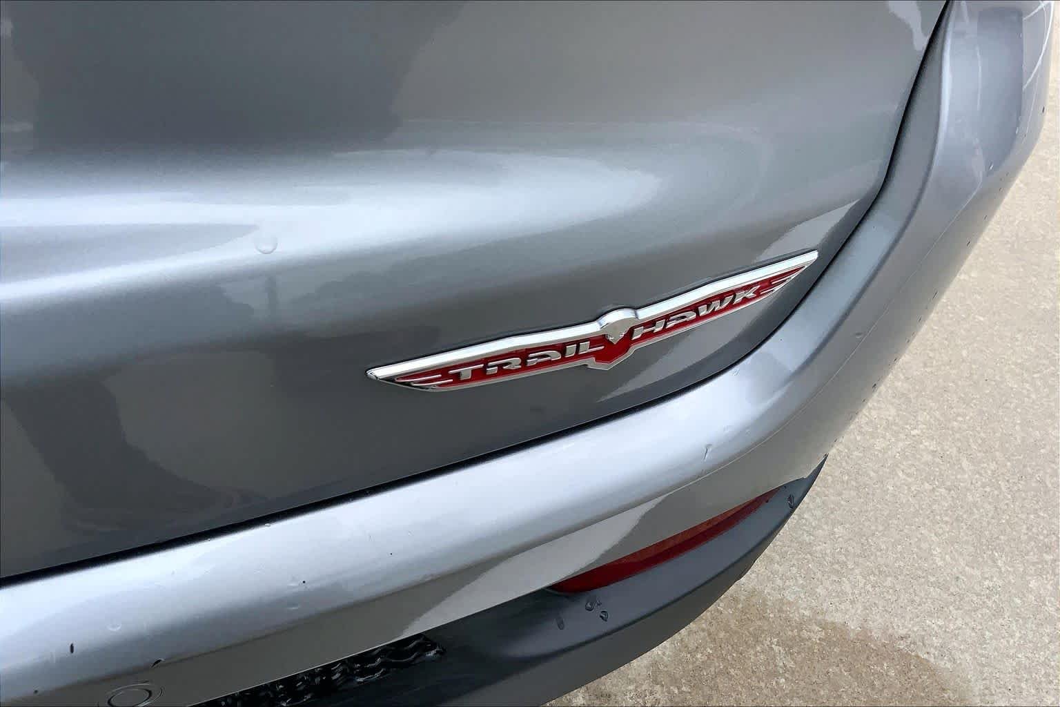 Used 2021 Billet Silver Metallic Clearcoat Jeep Trailhawk image 10