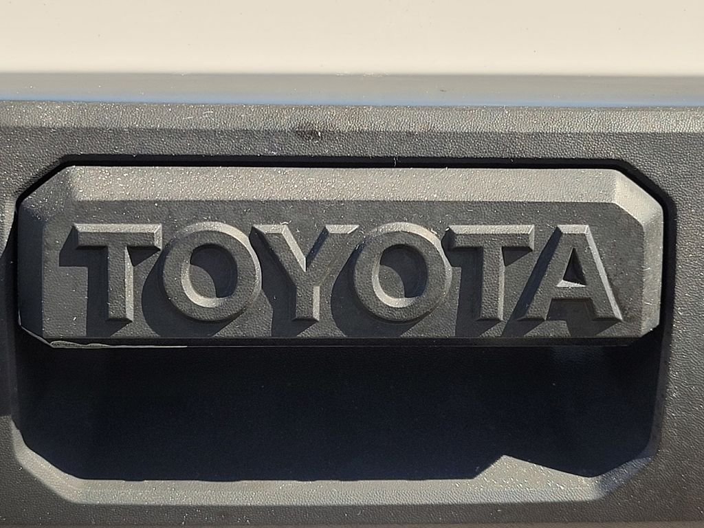 Certified Used 2022 White Toyota SR image 11