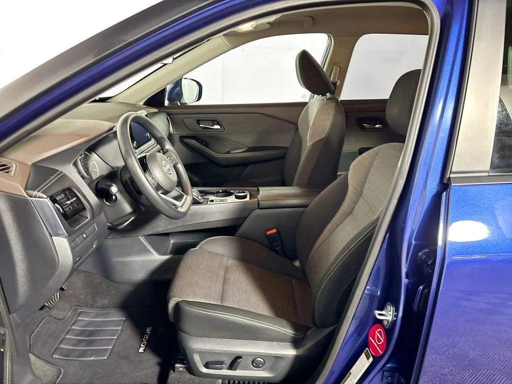 Used 2022 Blue Nissan SV image 11