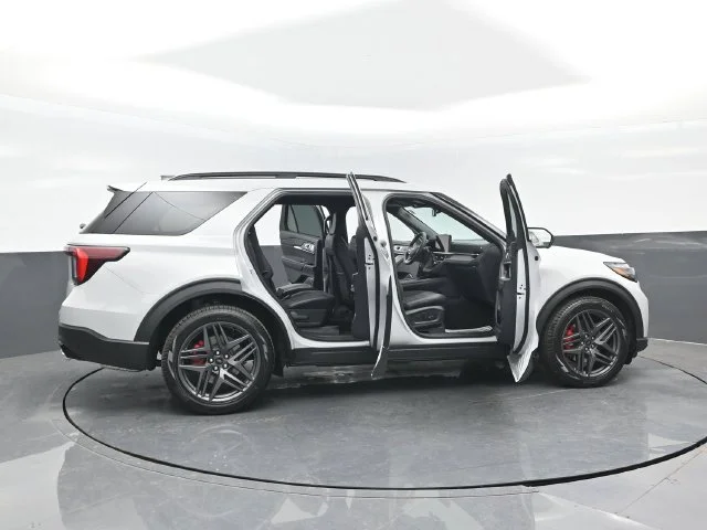 New 2027 Avalanche Gray Ford ST image 29