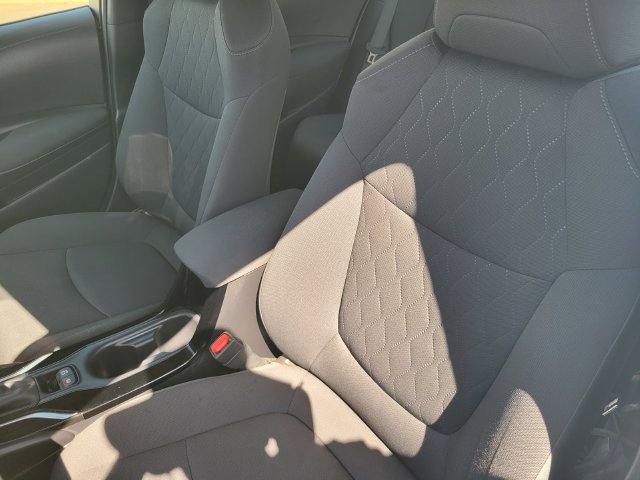 Used 2022 White Toyota LE image 13