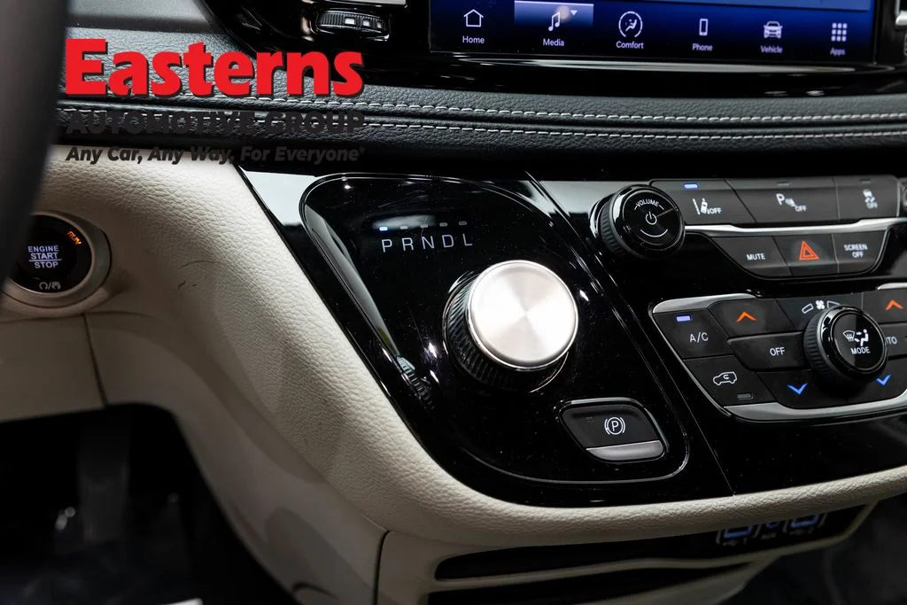 Used 2023 White Chrysler Touring L image 13