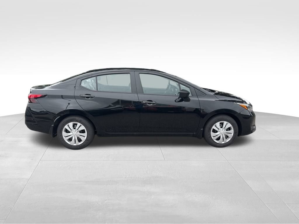 2025 Nissan Versa 1.6 S photo 4