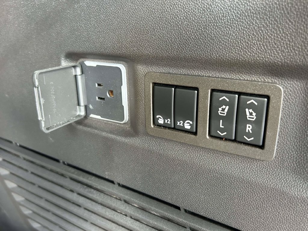 Used 2023 White GMC Denali image 11