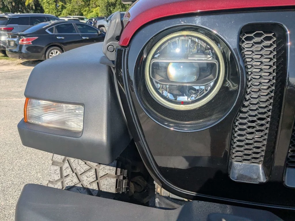 Used 2021  Jeep Unlimited Willys image 10