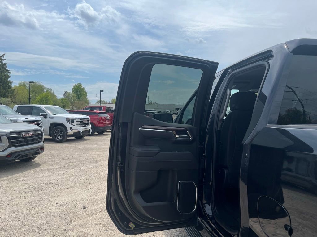 Used 2026 Titanium Rush Metallic GMC Elevation image 23