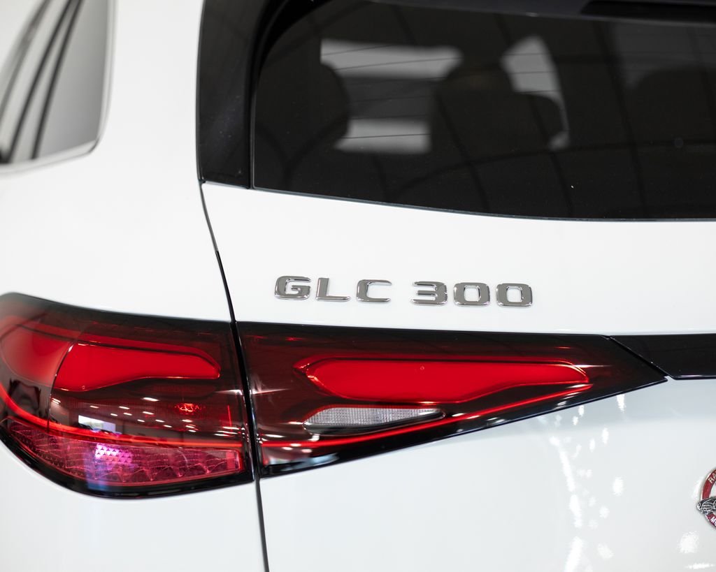 New 2027 Polar White Mercedes-Benz GLC 300 image 10