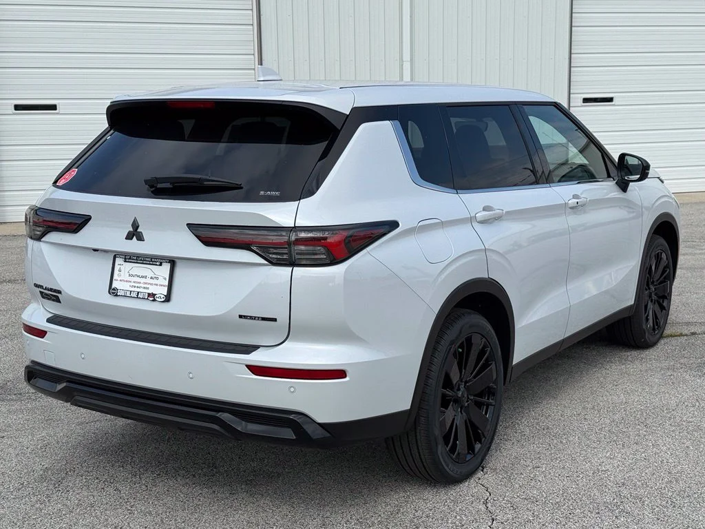 New 2026 White Mitsubishi LE 1.5T S-AWC image 7