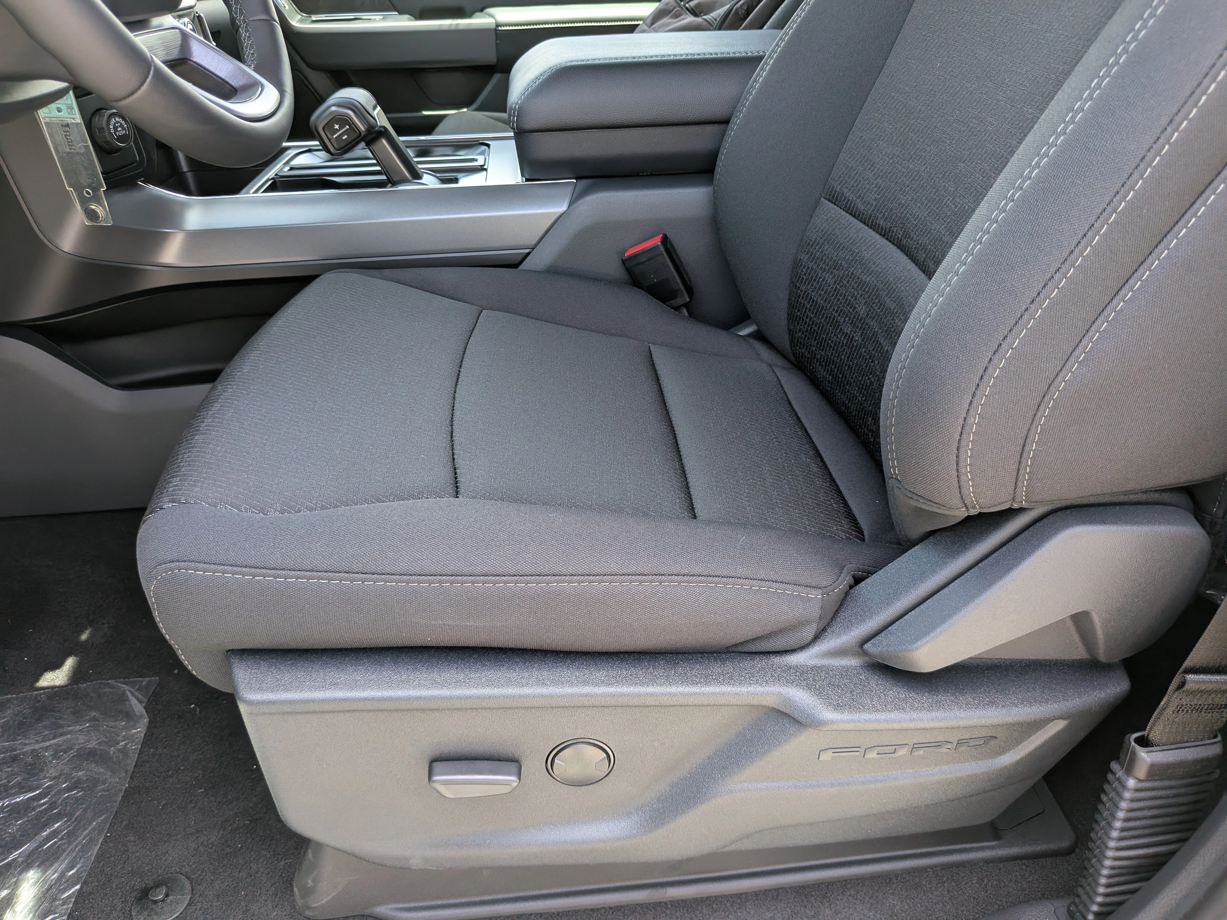 New 2026 Oxford White Ford XLT image 17