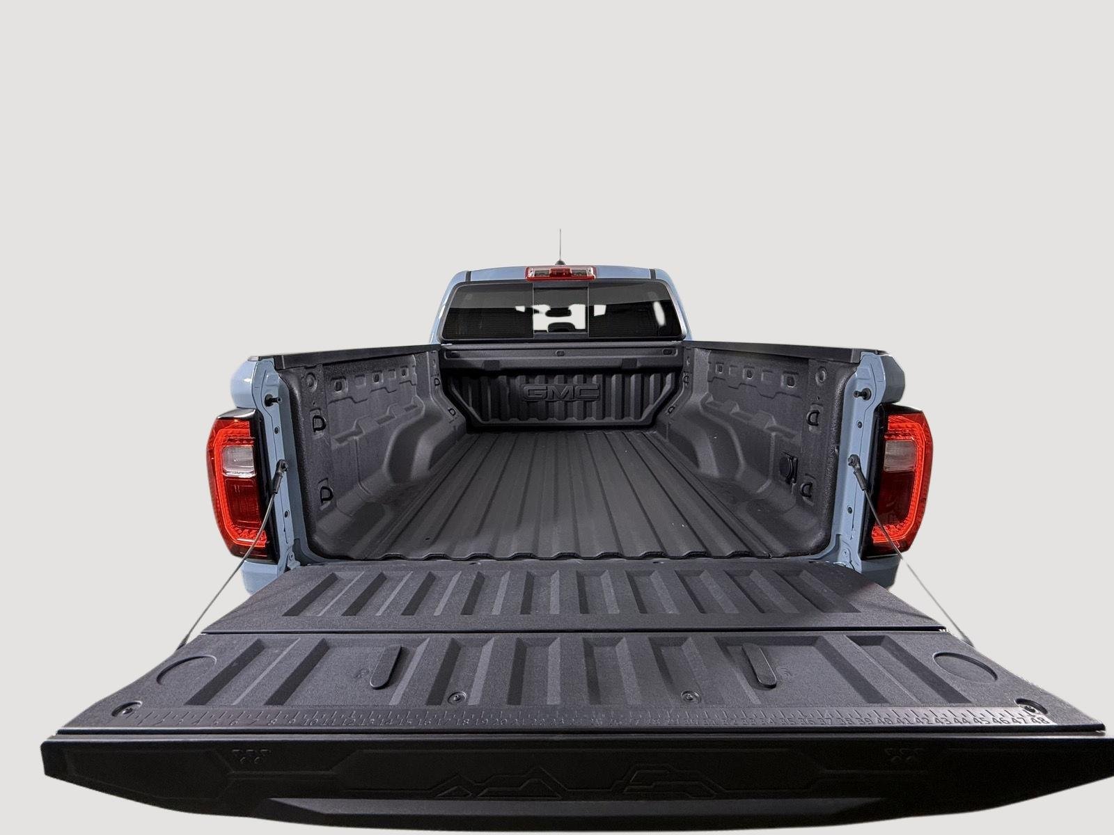Used 2026 Glacier Metallic GMC 4WD Denali image 8