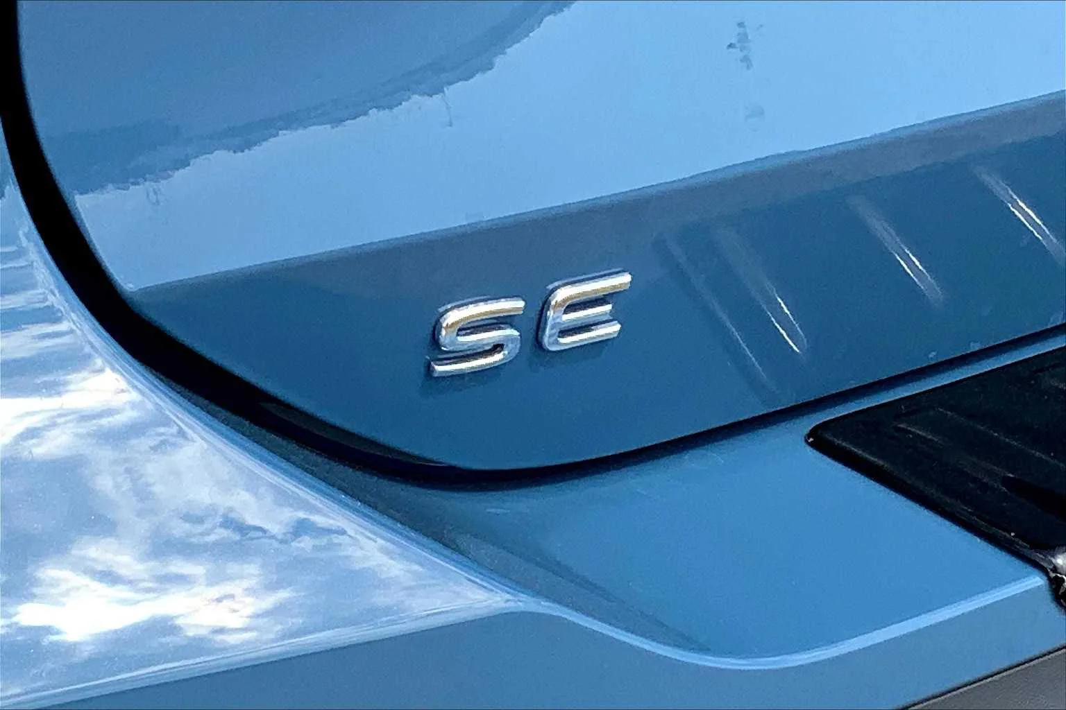 New 2025 Monterey Blue Pearl Volkswagen SE image 15