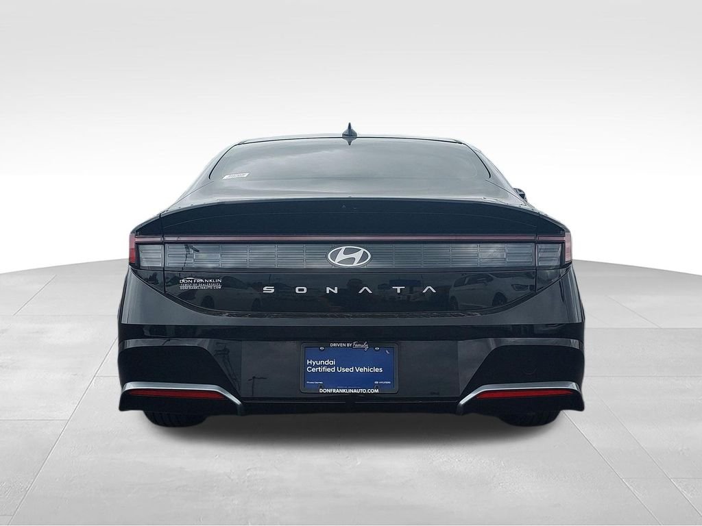 Used 2024 Black Hyundai SEL image 4