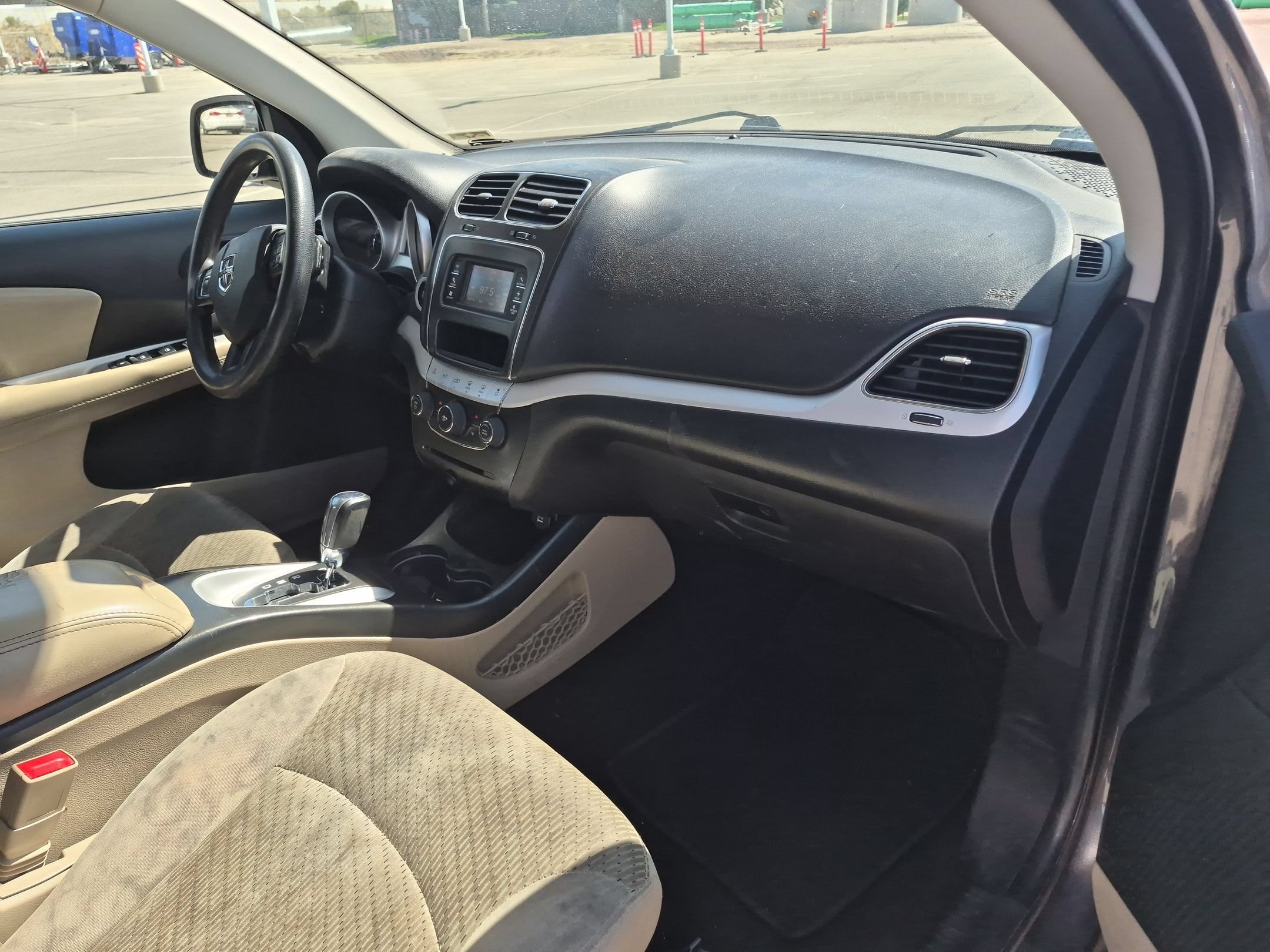 Used 2018 Granite Pearlcoat Dodge SE image 29