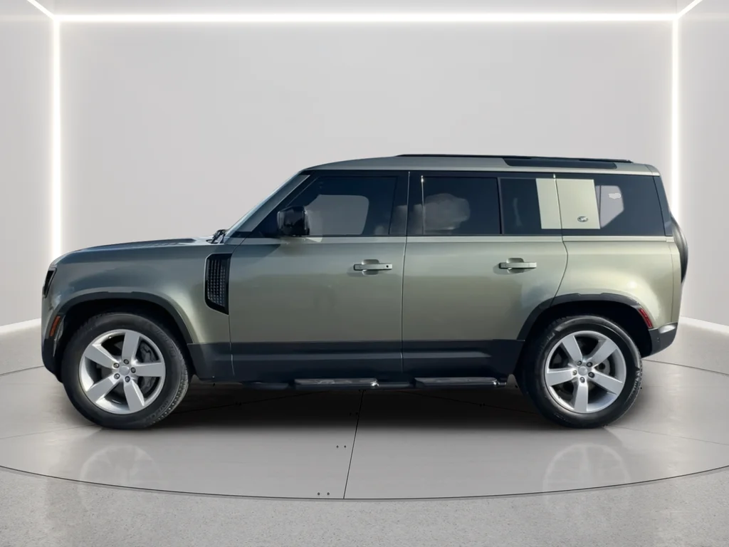 Used 2021 Green Land Rover SE image 5