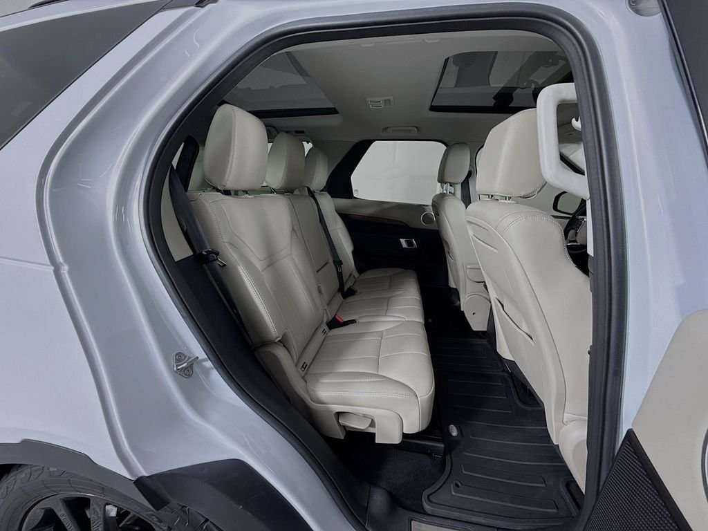 Used 2018 White Land Rover HSE image 29