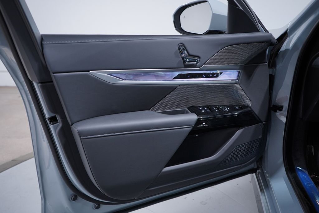 New 2026 Gray Metallic BMW 760i xDrive image 15