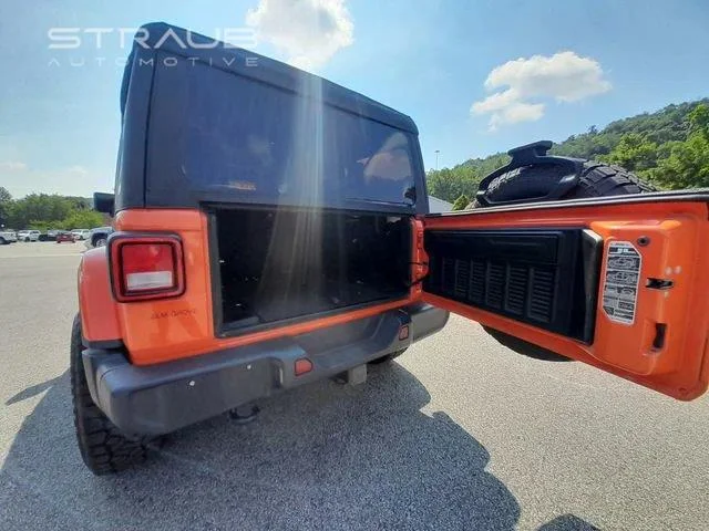 Used 2018 Punkn Metallic Clearcoat Jeep Sahara image 52