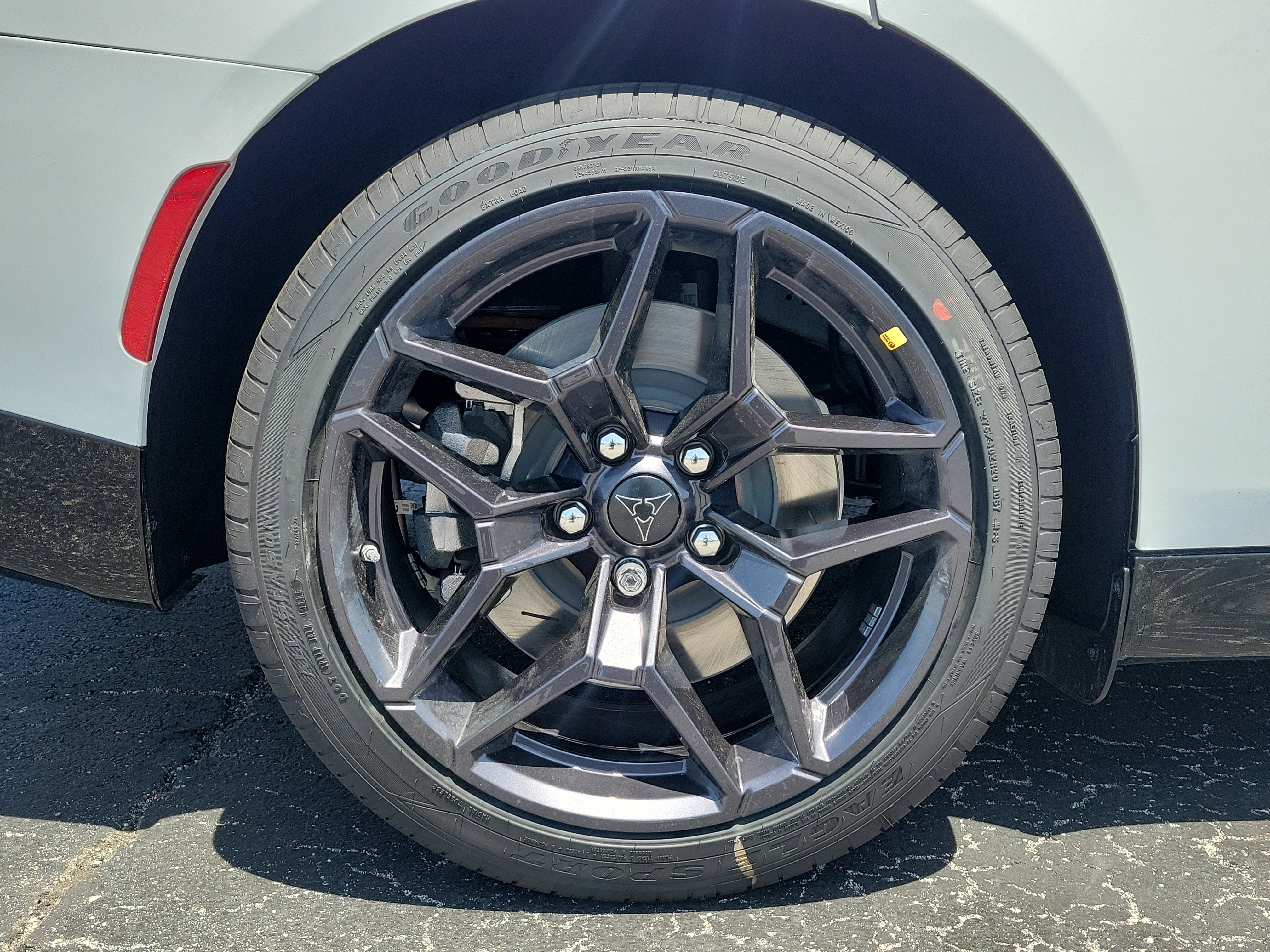 New 2026 White Knuckle Exterior Paint Dodge R/T image 4