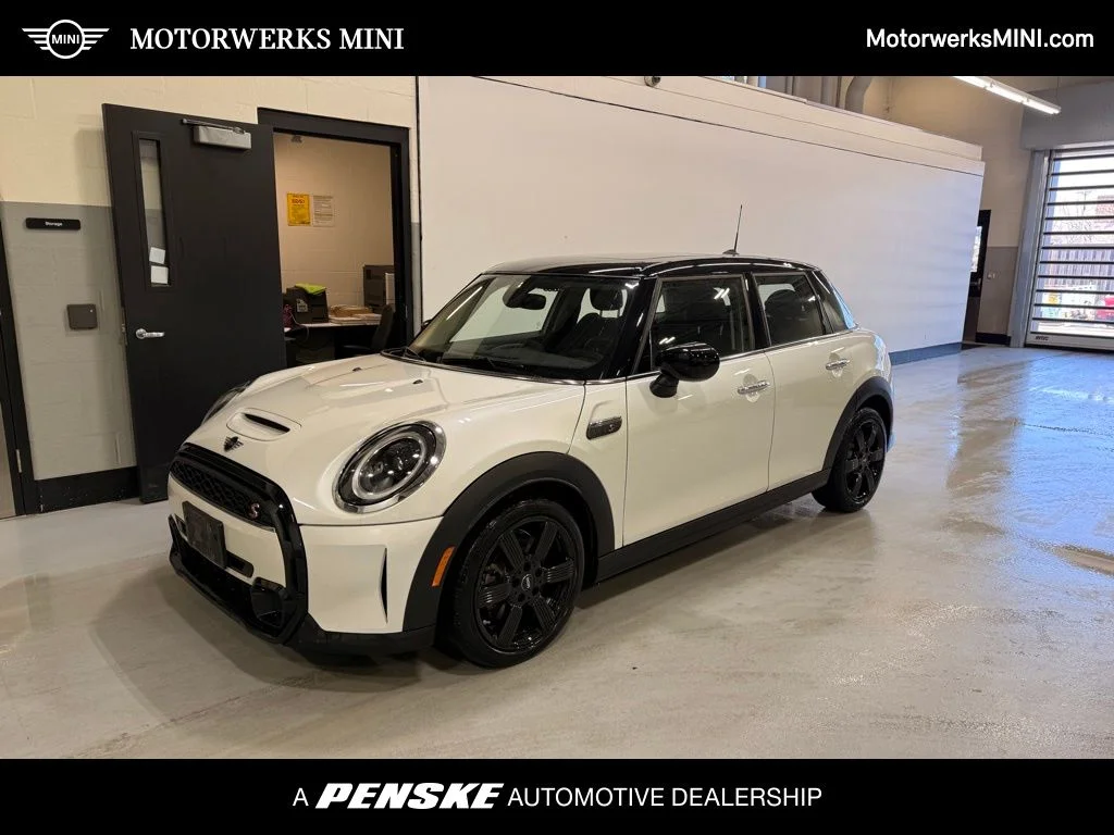 2023 MINI Hardtop Cooper S's photo