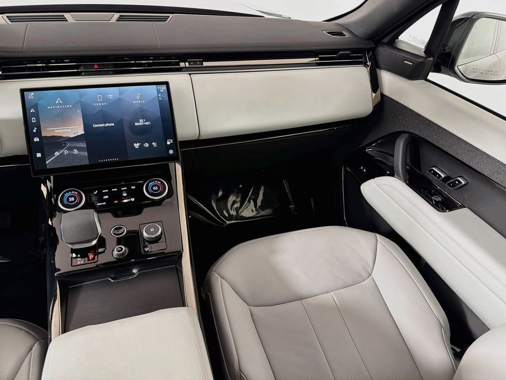 Used 2023 Portofino Blue Metallic Land Rover SE image 25