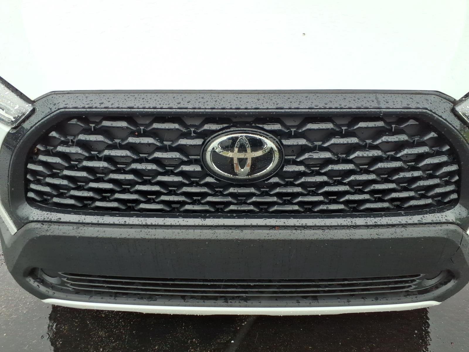 Used 2024 Wind Chill Pearl Toyota LE image 13