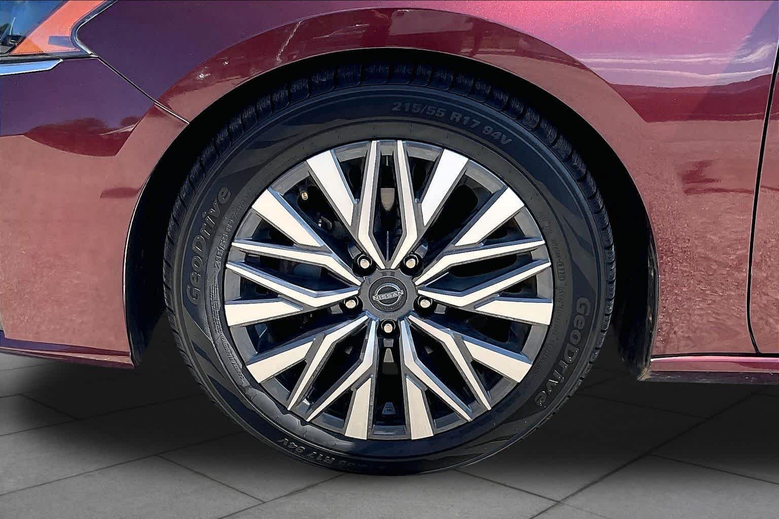 Used 2023 Garnet Pearl Metallic Nissan 2.5 SV image 11