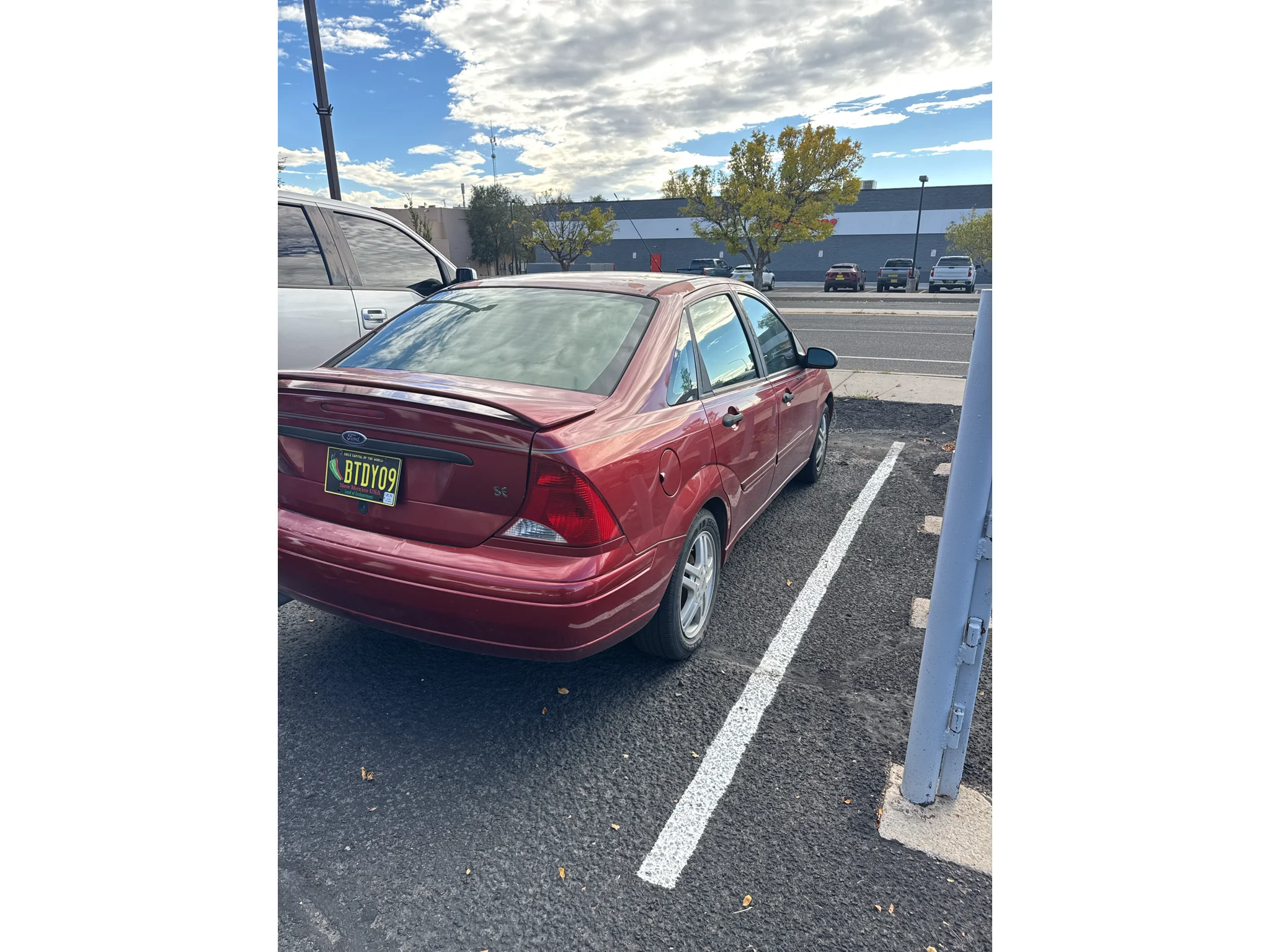 Used 2001 Red Ford SE Comfort w/Zetec image 3
