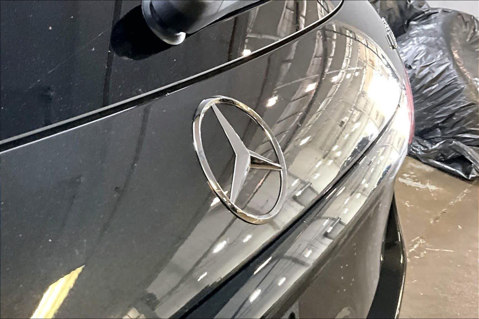 New 2027 Graphite Grey Metallic Mercedes-Benz GLC 300 image 7