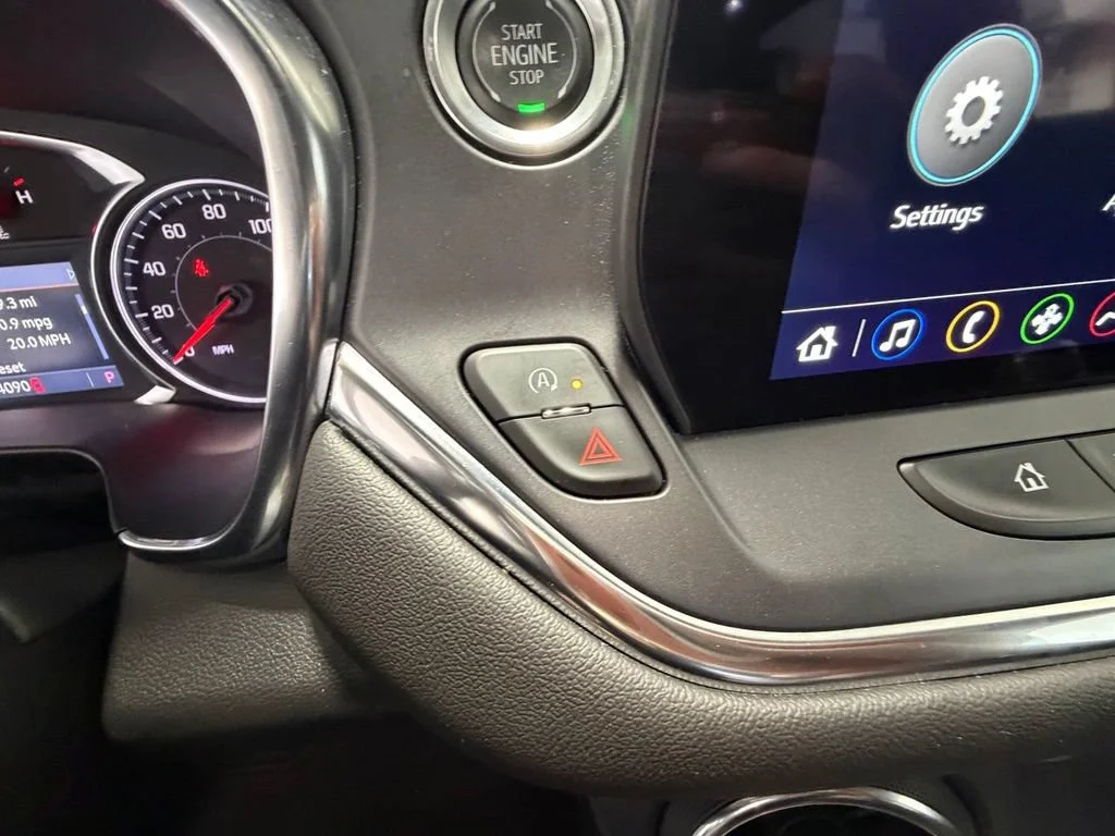 Used 2025 Summit White Chevrolet 2LT image 26