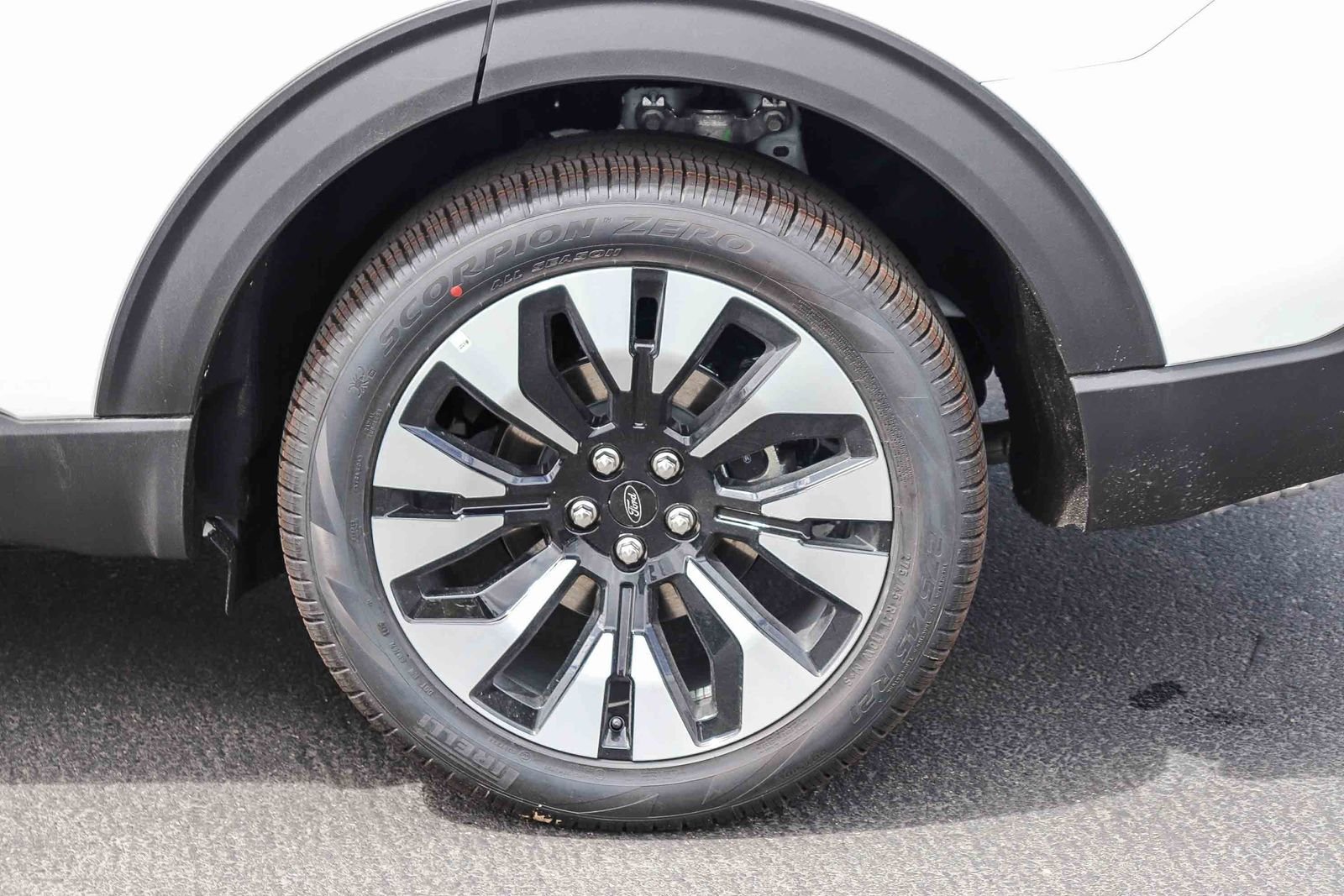 New 2026 Star White Metallic Tri-Coat Ford Platinum™ image 8