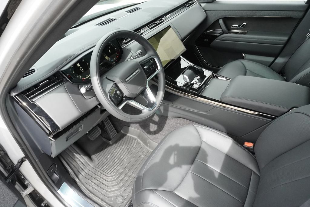 New 2026 Borasco Grey Land Rover SE image 18