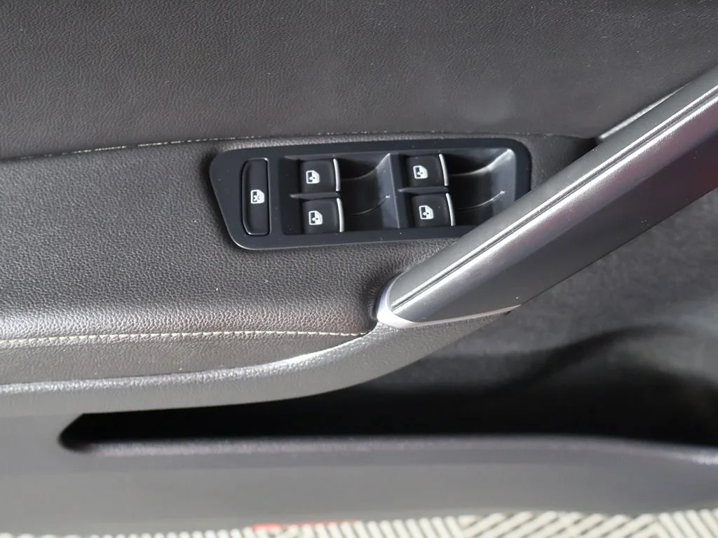 Used 2019 Red Volkswagen DCC & Navigation 4Motion image 34
