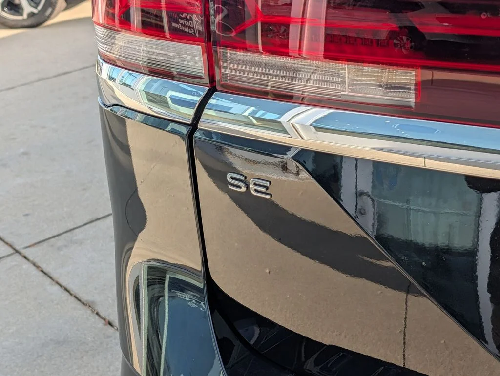 New 2026 Black Volkswagen 2.0T SE image 5