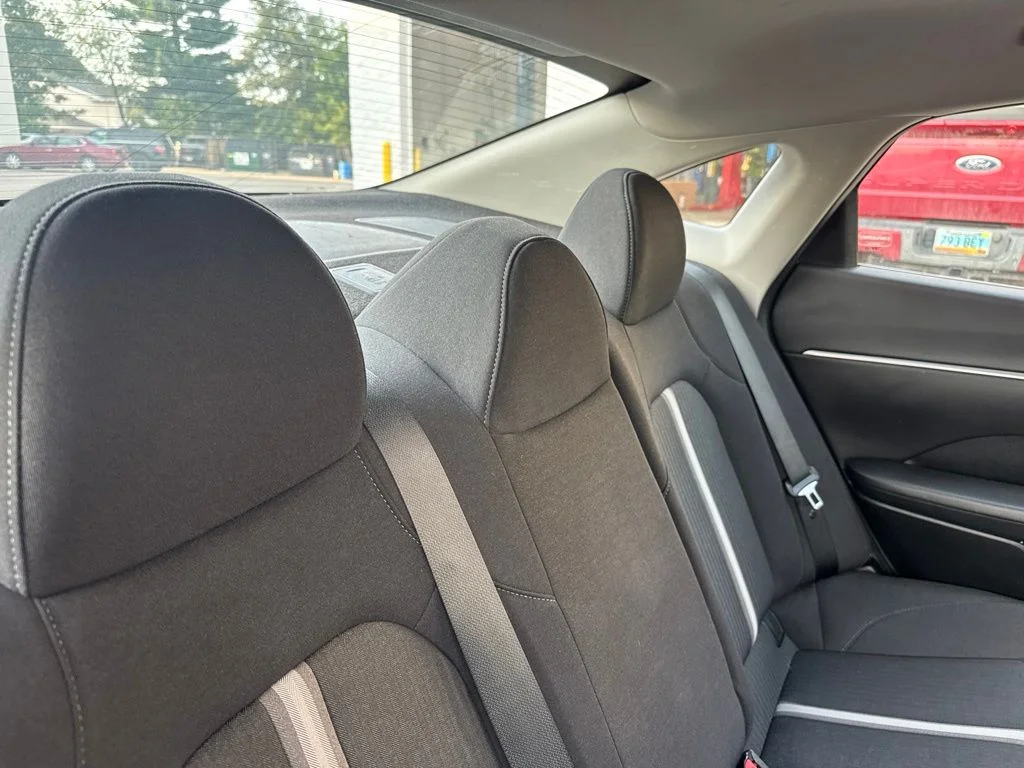 Used 2021 Hyper White Hyundai SEL image 23