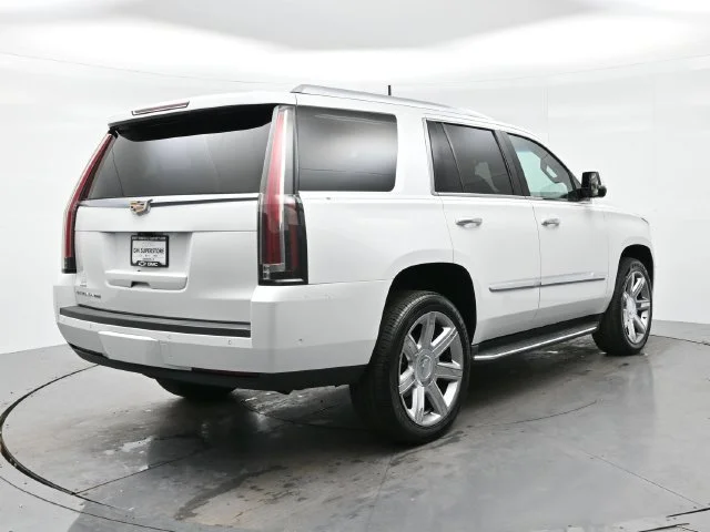 Used 2018 CRYSTAL WHITE TRICOAT Cadillac Luxury image 7