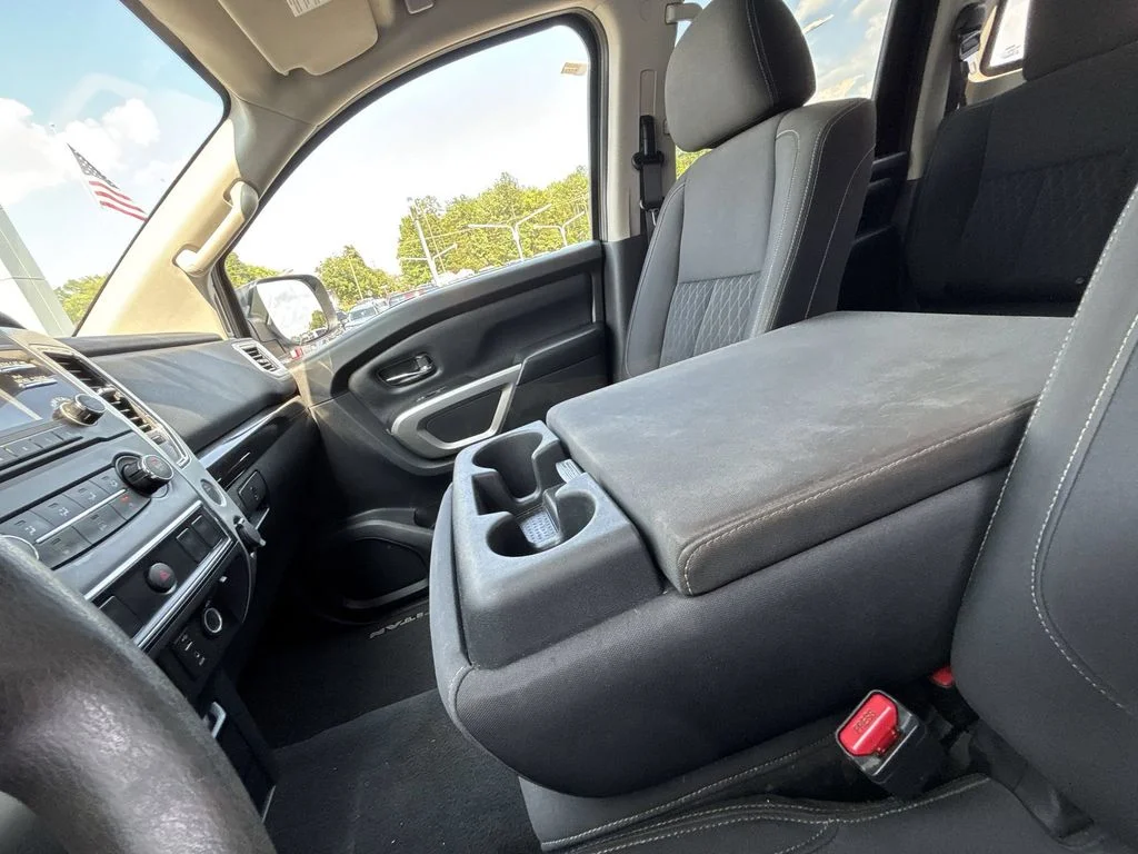 Used 2018 White Nissan SV image 22