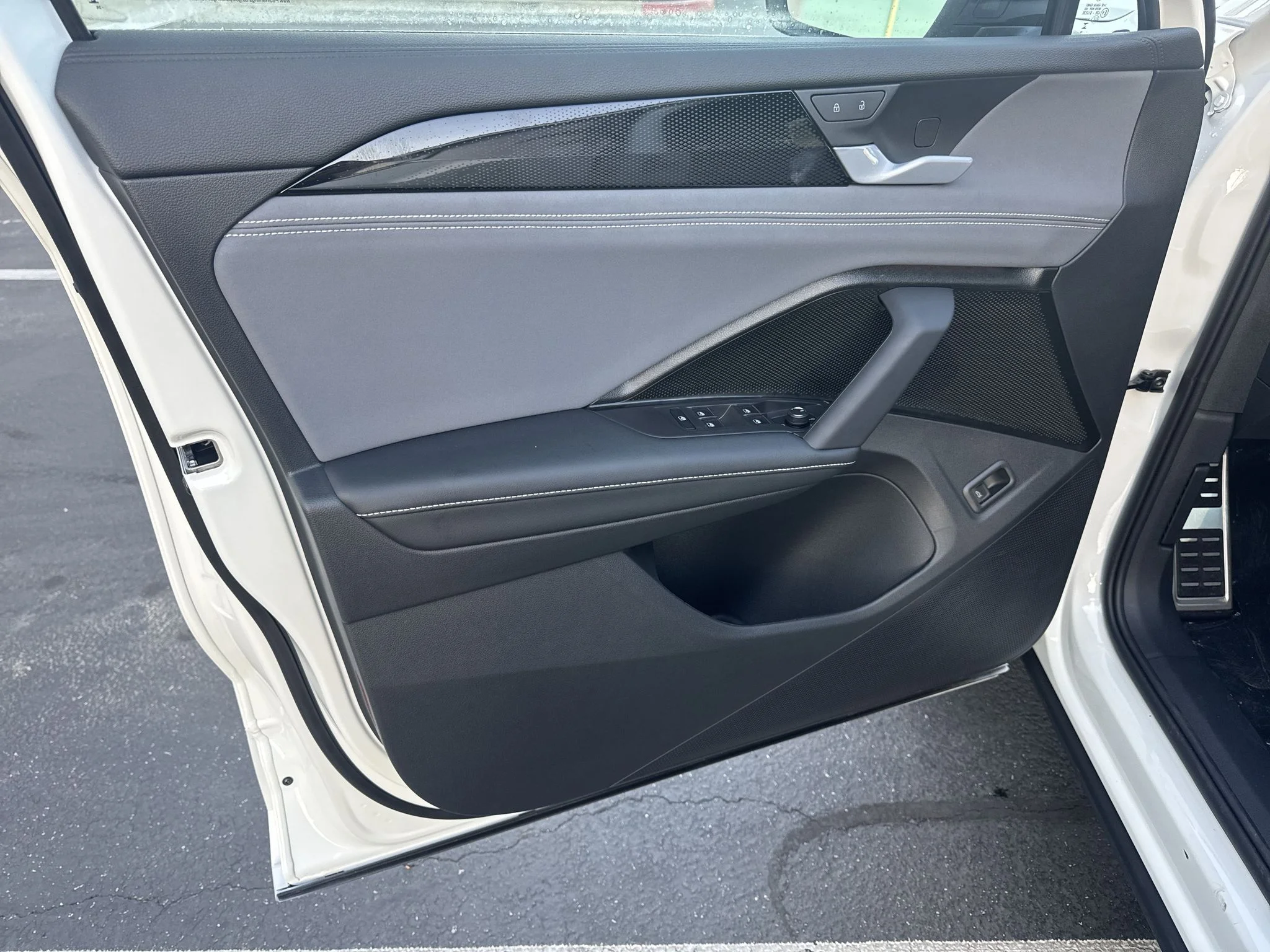 New 2026 Opal White Pearl Volkswagen SE R-Line Black image 11