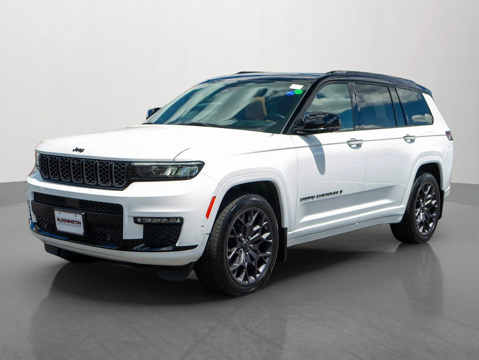 Used 2023 Bright White Clearcoat Jeep Summit image 3