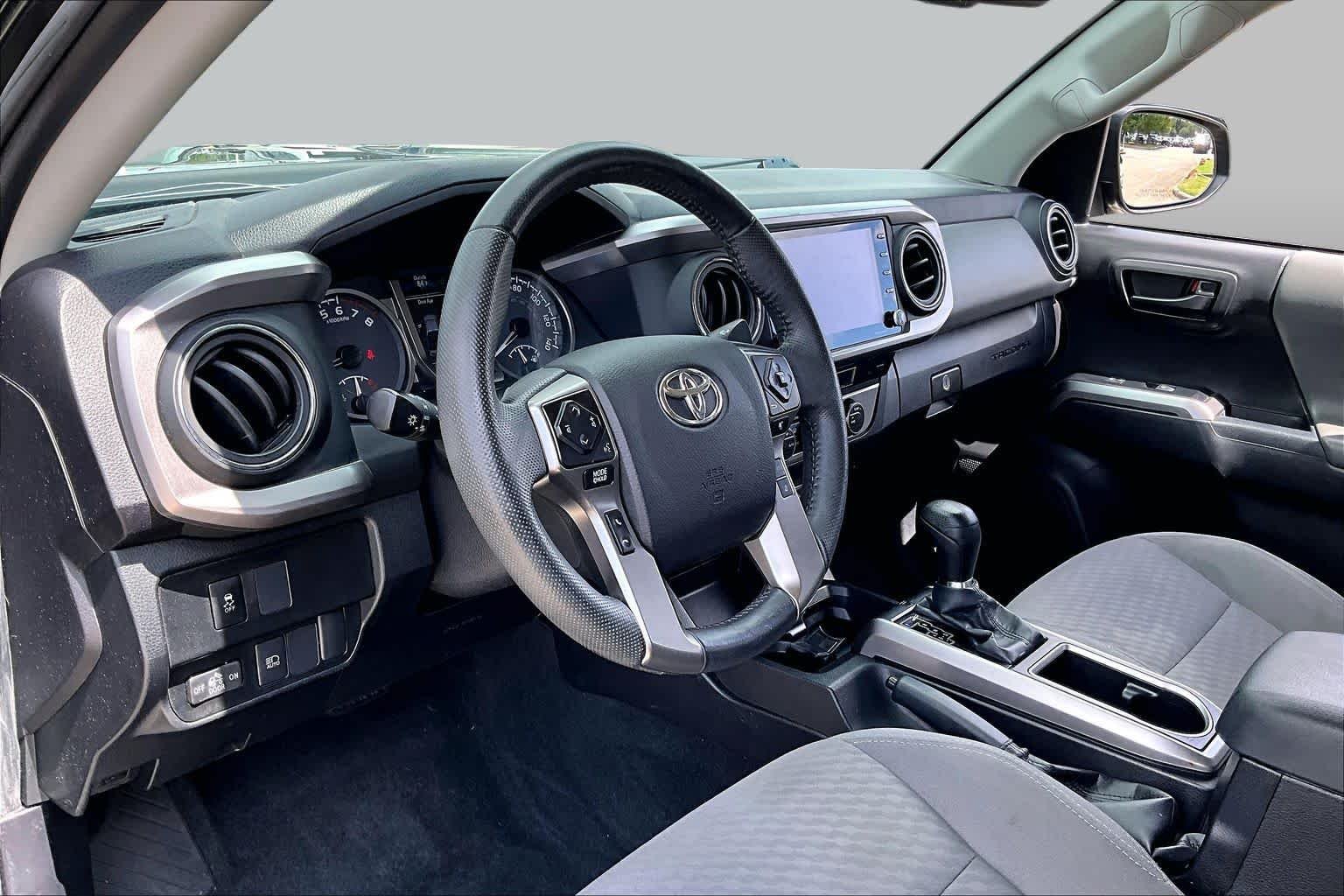 Used 2022 Midnight Black Metallic Toyota SR5 image 16