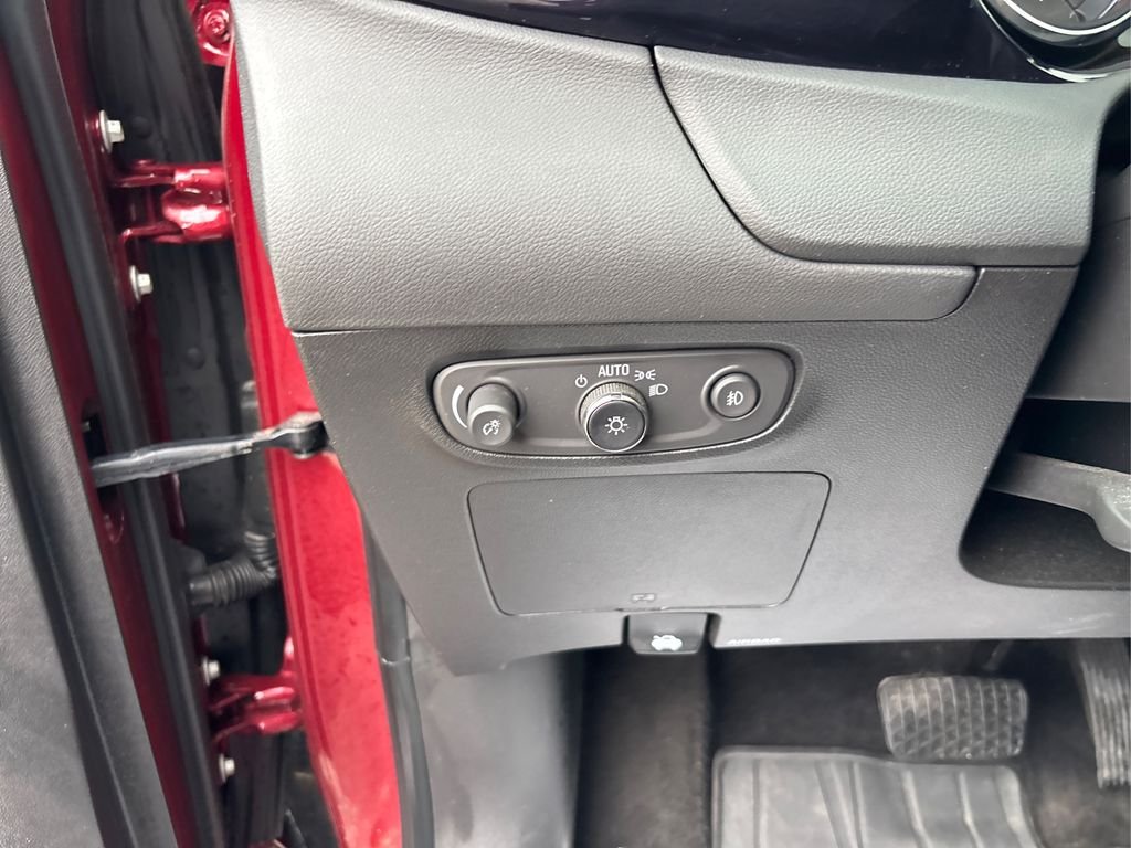 Used 2023 Red Buick Essence image 25
