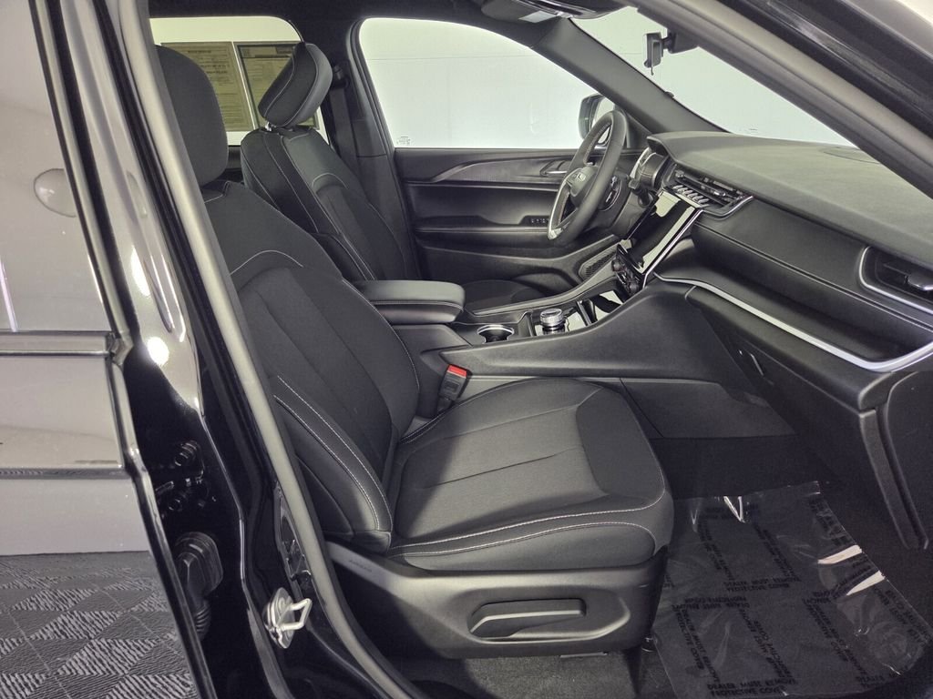 2025 Jeep Grand Cherokee Laredo - Photo 31