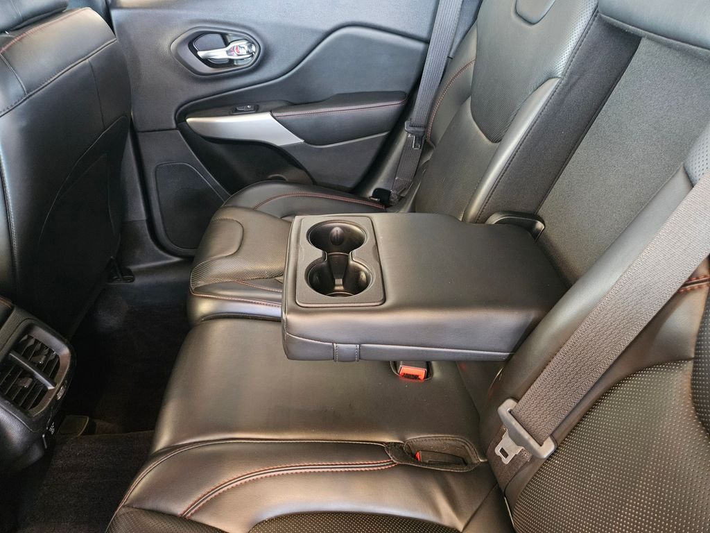 Used 2018 Bright White Clearcoat Jeep Trailhawk image 30