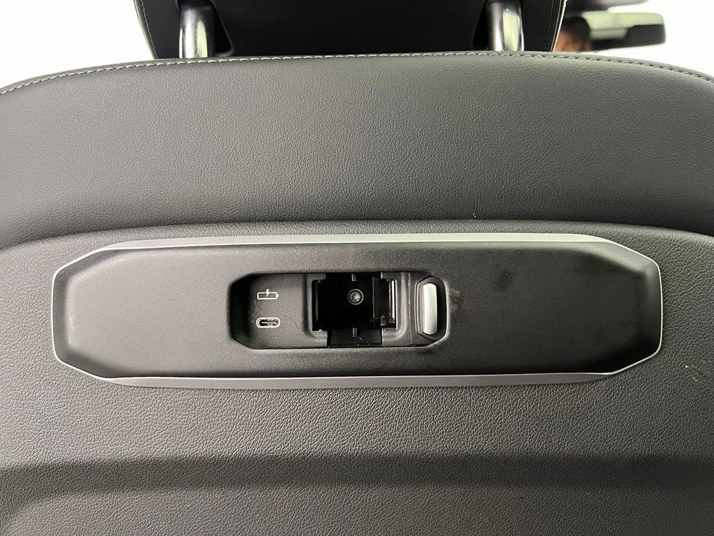 Used 2026 Gray Metallic BMW xDrive40i image 29