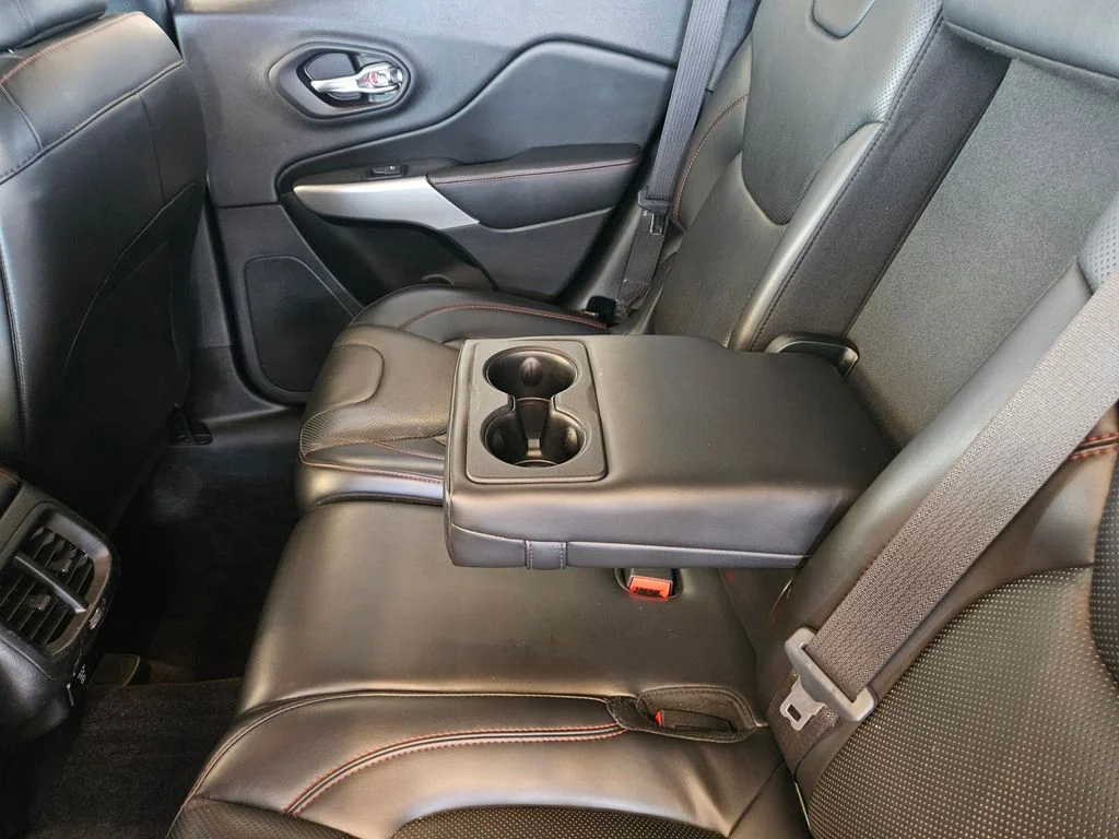 Used 2018 White Jeep Trailhawk image 30