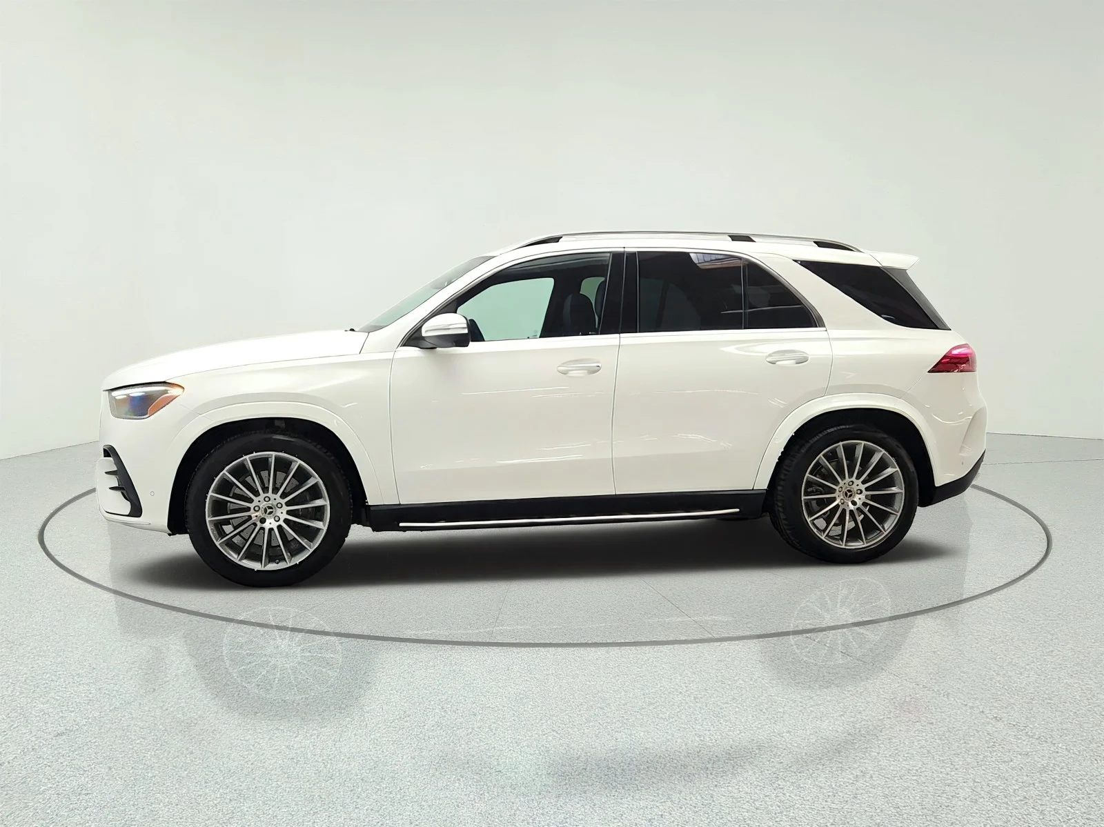 Used 2024 Polar White Mercedes-Benz GLE 450 4MATIC® SUV image 8