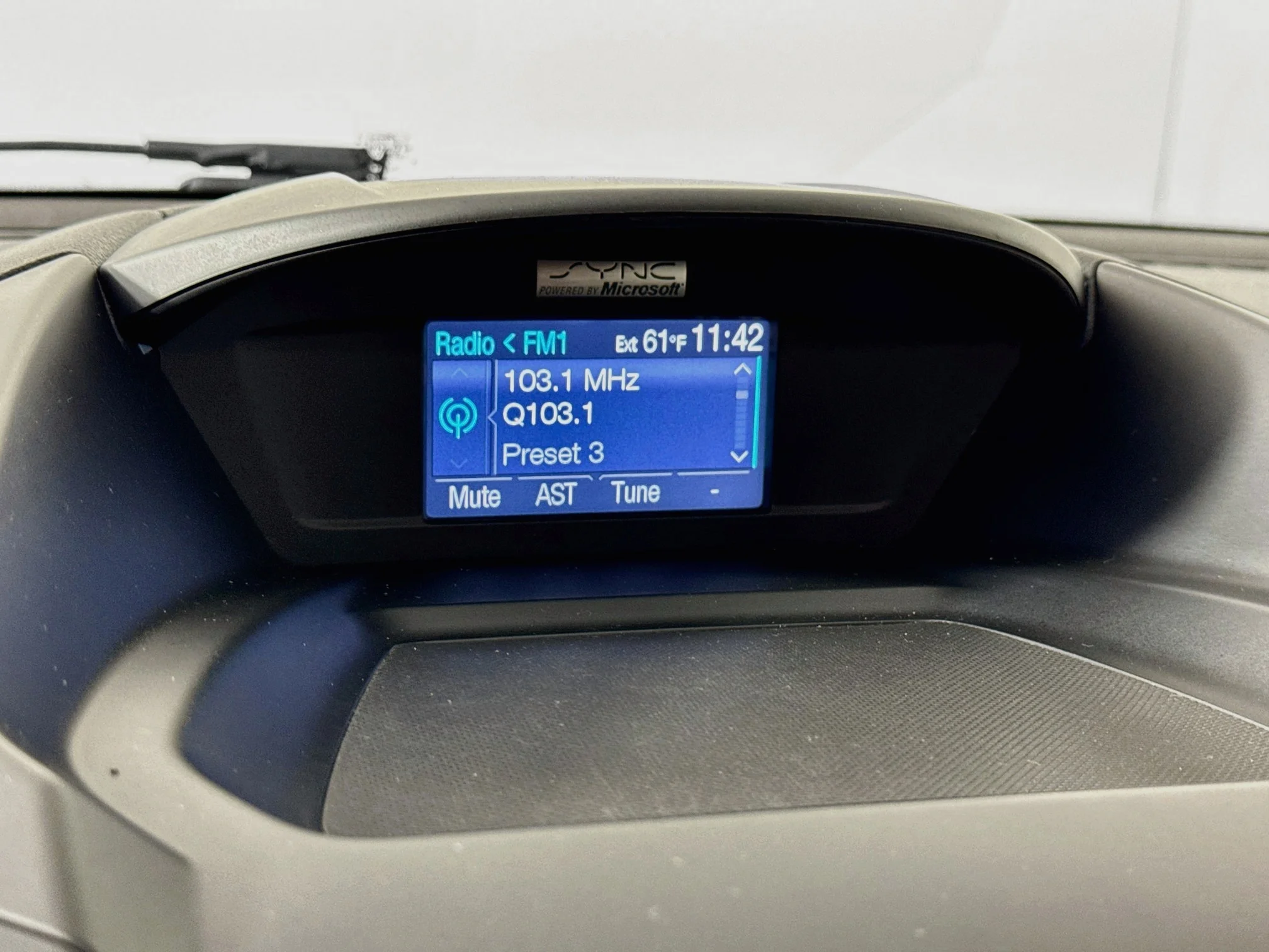Used 2013 Oxford White Ford SE image 17