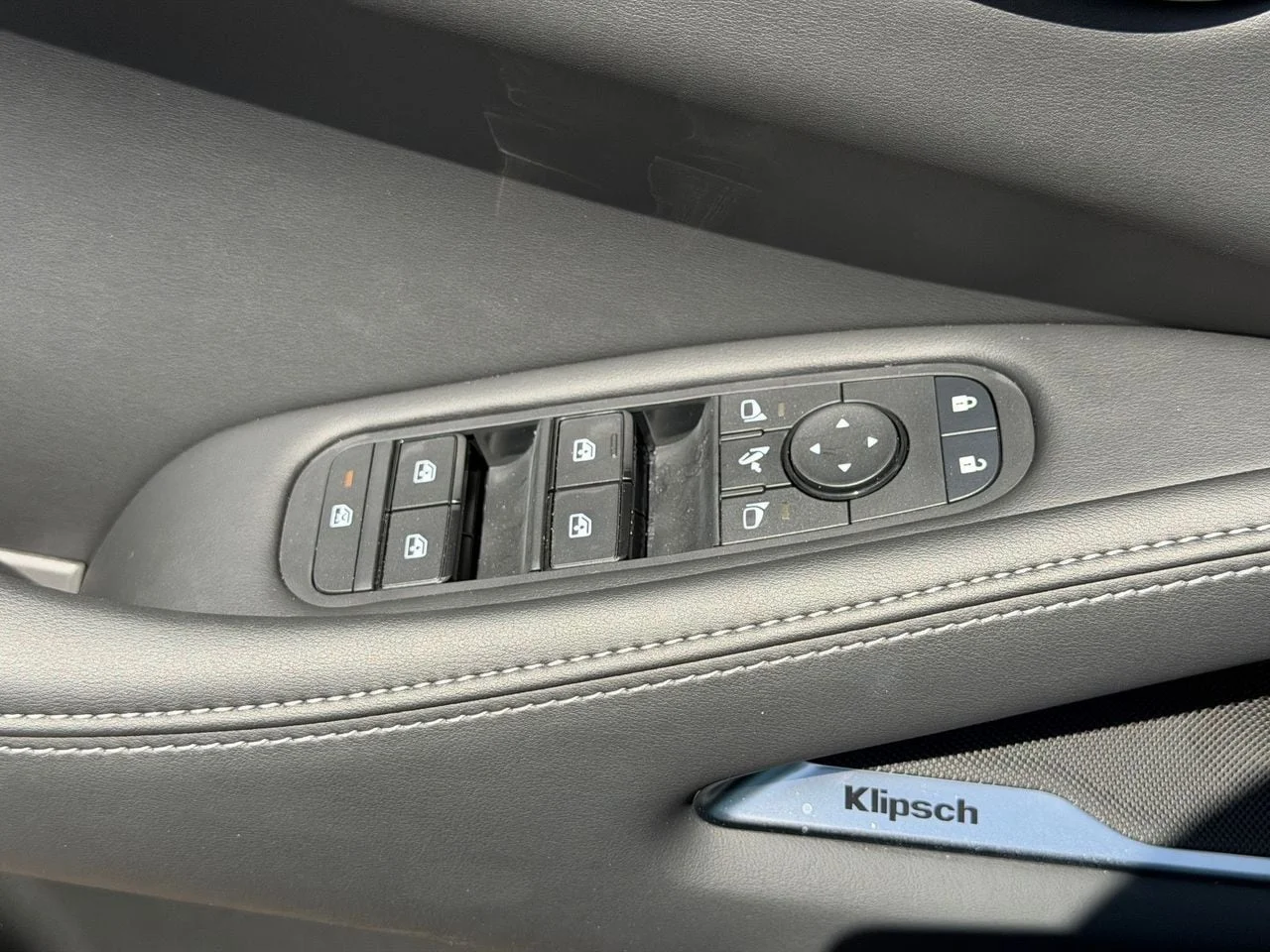 New 2027 RADIANT WHITE INFINITI Sport AWD image 16