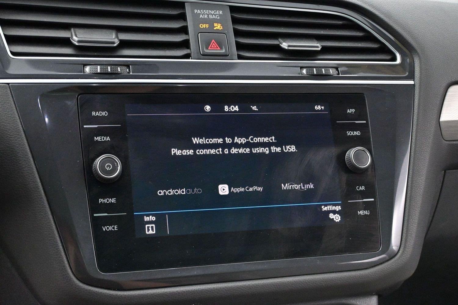 Used 2020 Deep Black Pearl Volkswagen SE image 18